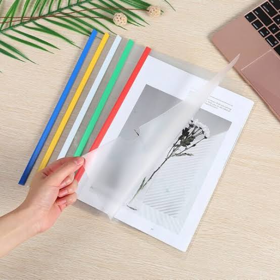 Serre feuille avec plastic  et carton
